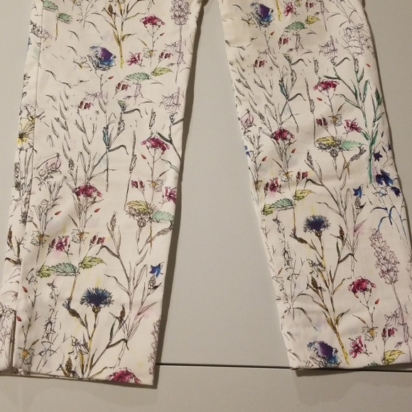 White Pants with flower patern from H&M - Picture 4 of 4
